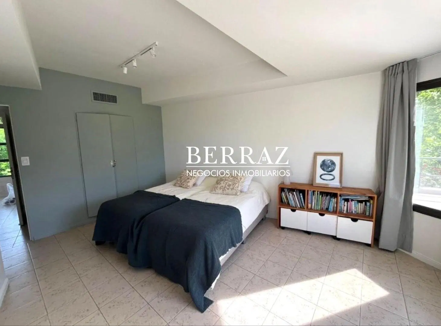 Casa Alquiler Temporal Amoblado 3 Dormitorios Barrio Los Lagartos CC Lote de 700 m2 Pilar 4