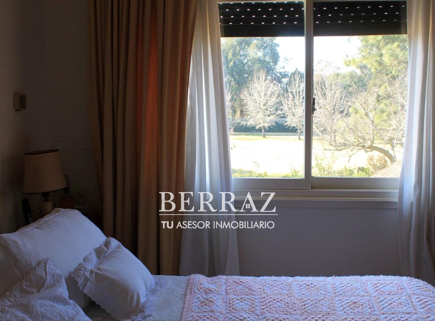 Casa venta 4 ambientes sobre lote central con vista al golf en Village Golf & Tennis CC Pilar