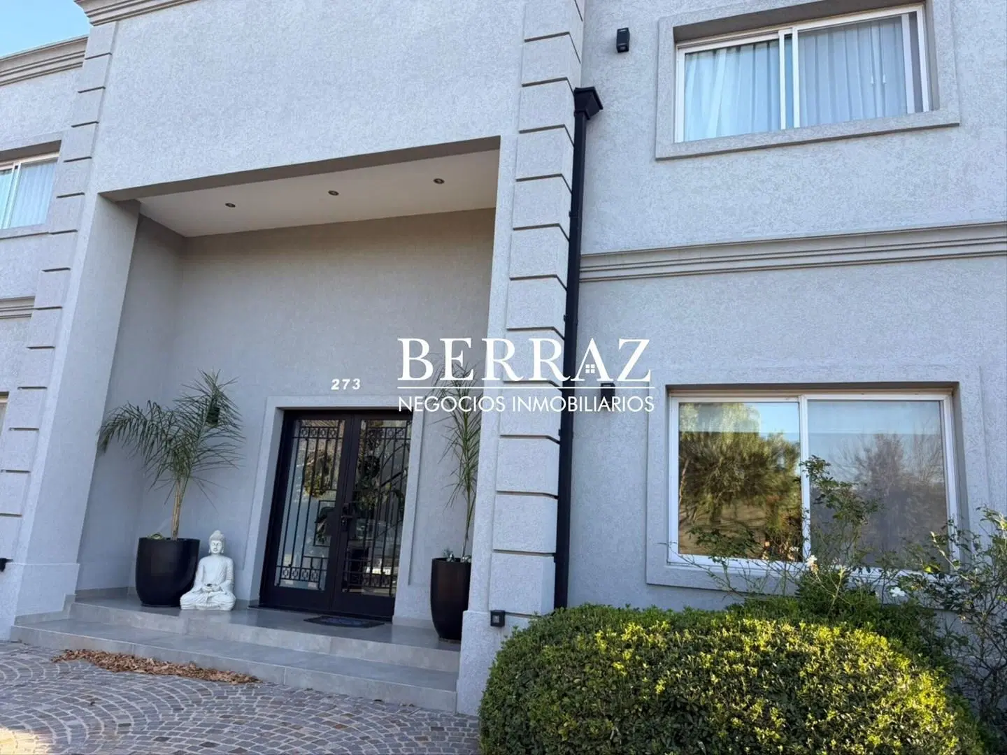 Casa venta 7 ambientes en Santa Guadalupe Pilar del Este 638 m2 3