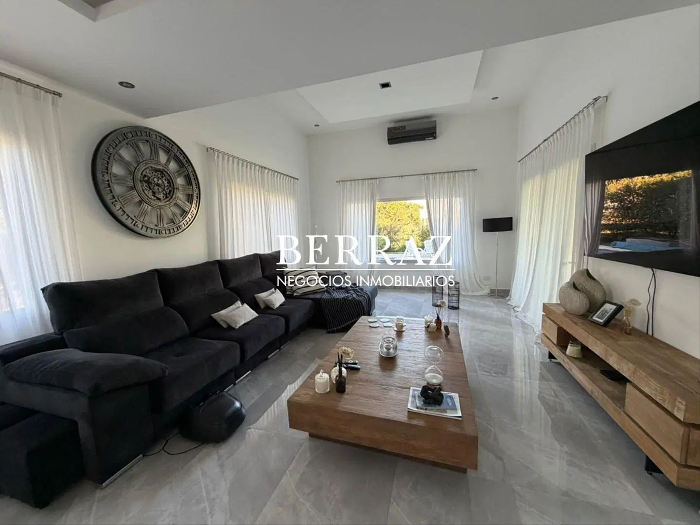Casa venta 7 ambientes en Santa Guadalupe Pilar del Este 638 m2 4