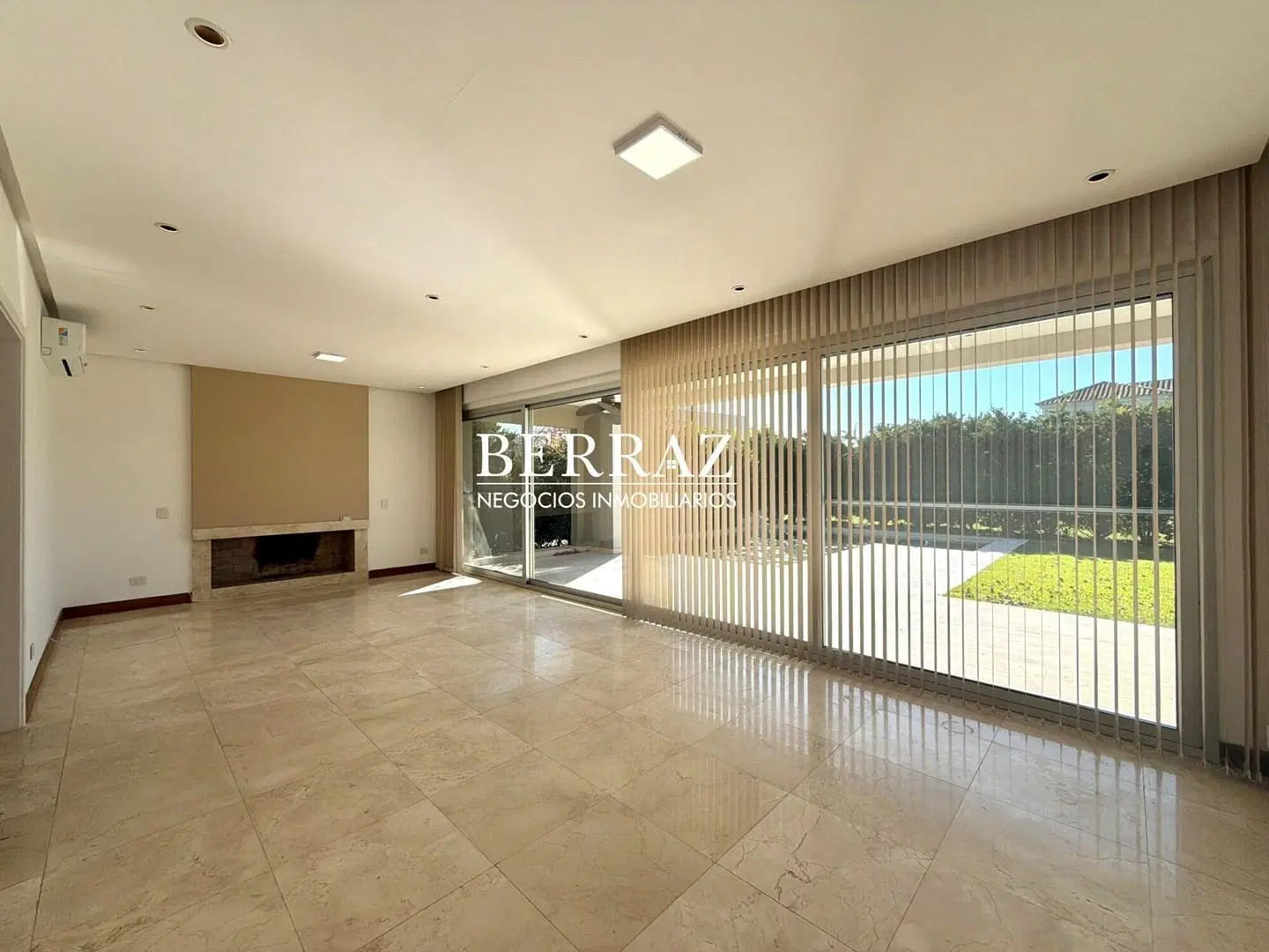 Casa Alquiler 6 ambientes en Ayres Plaza Pilar lote de 600 m2 2