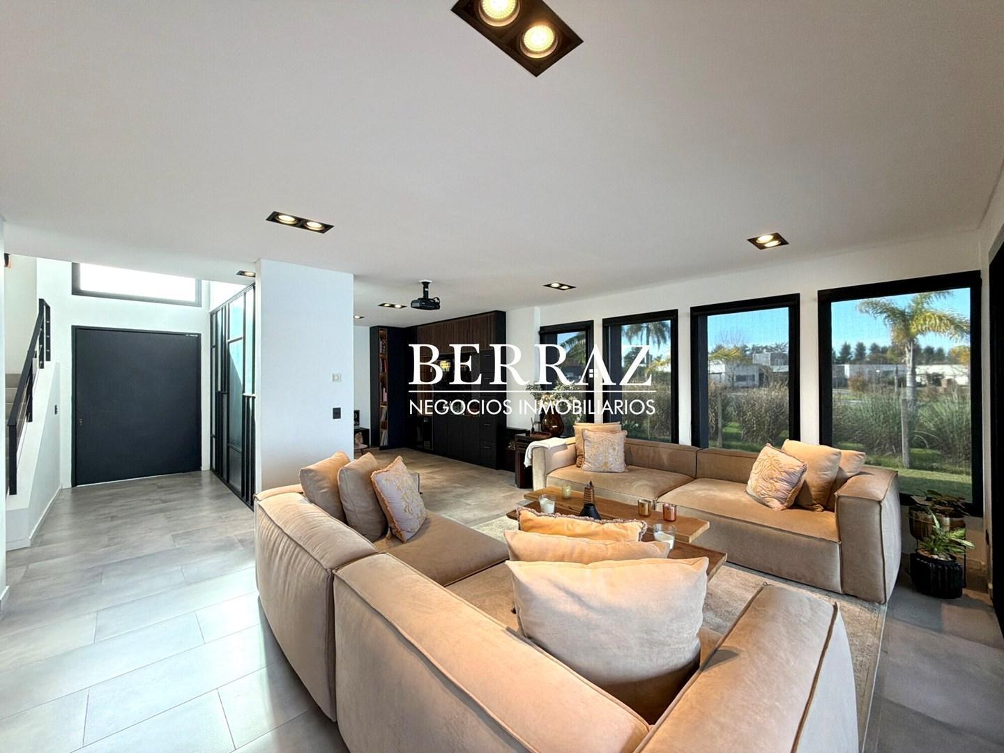 Foto de Casa Venta 4 Dormitorios Barrio San Gabriel Lote de 1078 m2 Villanueva, imagen 2