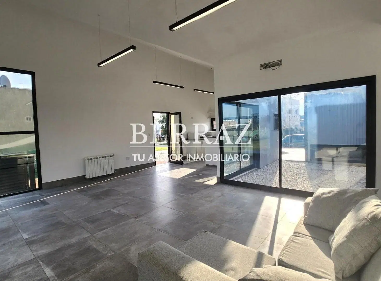 Casa en Alquiler 3 Dormitorios en Santa Elena Pilar del Este lote de 581 m2 3