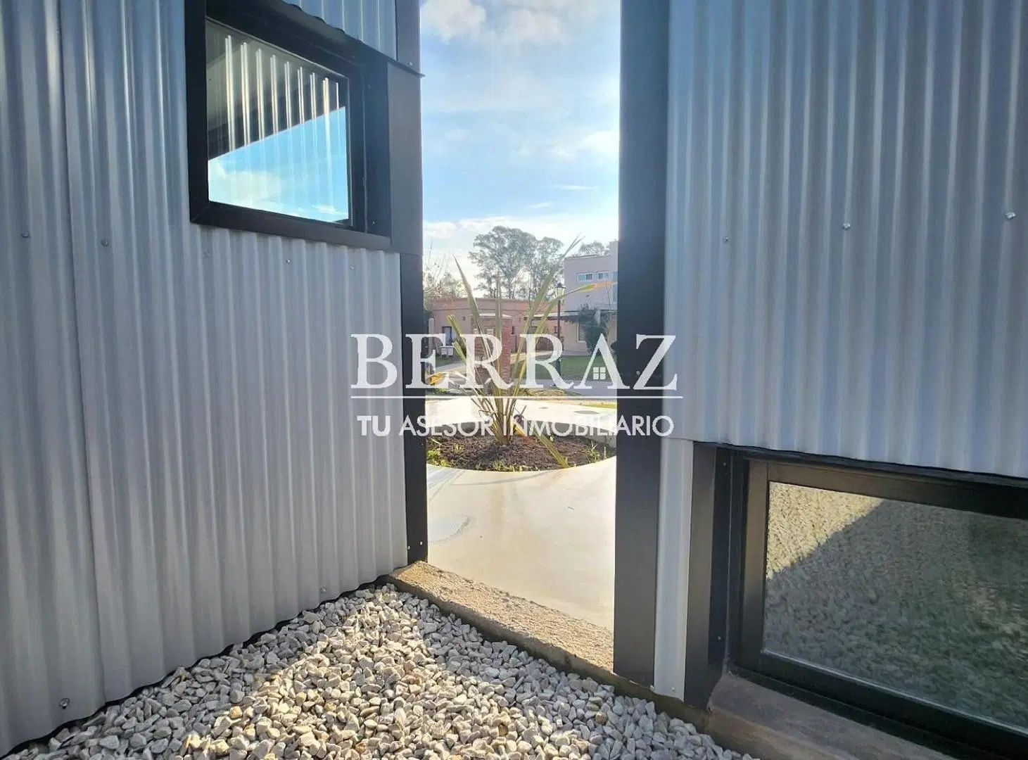 Casa en Alquiler 3 Dormitorios en Santa Elena Pilar del Este lote de 581 m2 1