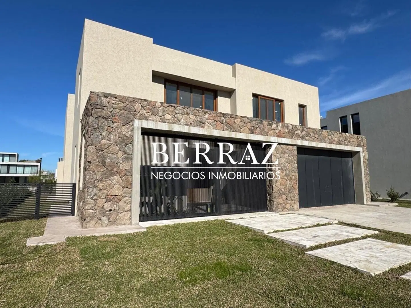 Casa Alquiler Anual 4 Dormitorios Barrio El Yacht Lote de 903 m2 Nordelta, Tigre  - Casas en venta e 2