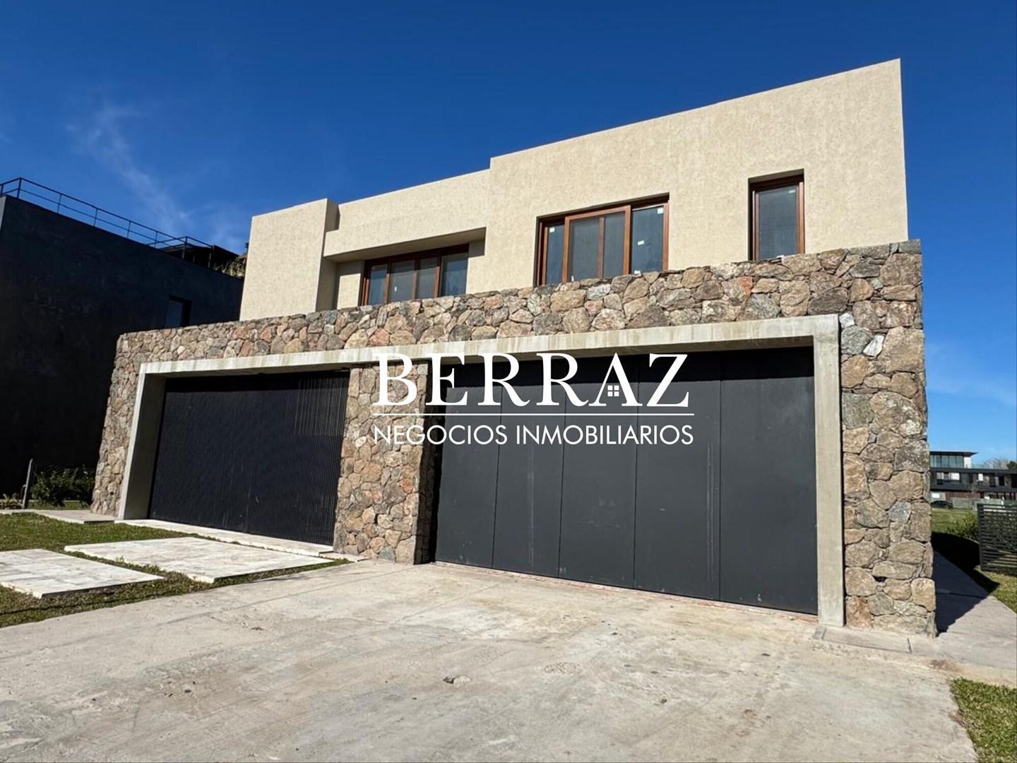 Casa Alquiler Anual 4 Dormitorios Barrio El Yacht Lote de 903 m2 Nordelta, Tigre - Casas en venta e