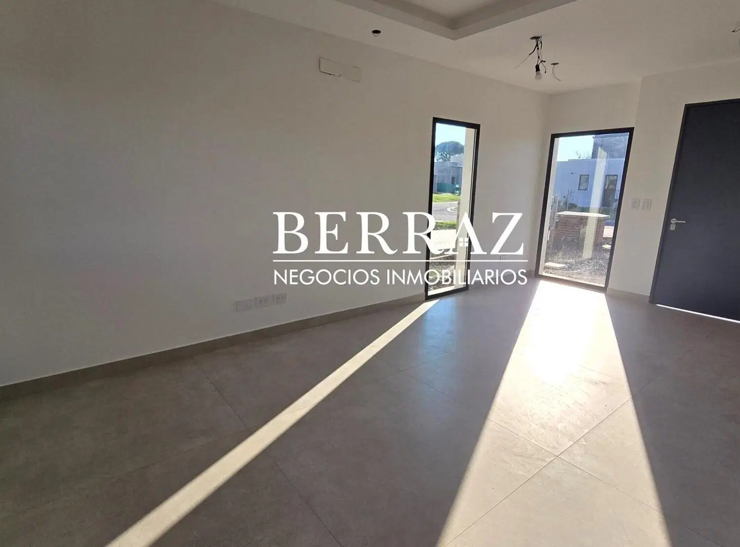 Casa Venta 4 Dormitorios Barrio Santa Elisa Lote de 557 m2 Pilar del Este, Zona Norte 3
