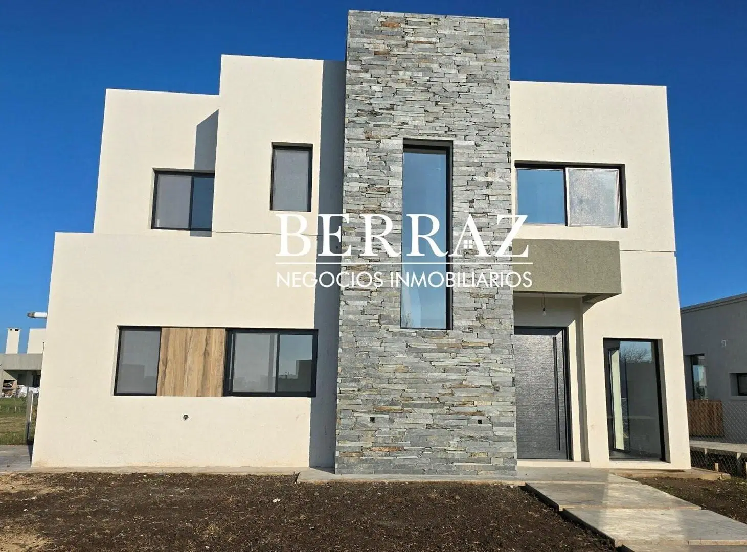 Casa Venta 4 Dormitorios Barrio Santa Elisa Lote de 557 m2 Pilar del Este, Zona Norte 2