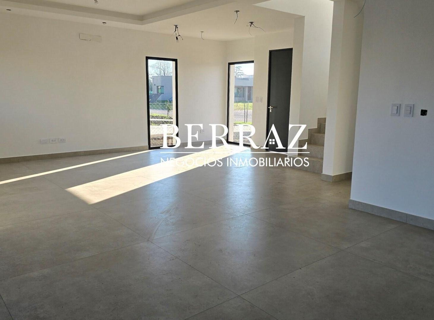 Casa Venta 4 Dormitorios Barrio Santa Elisa Lote de 557 m2 Pilar del Este, Zona Norte