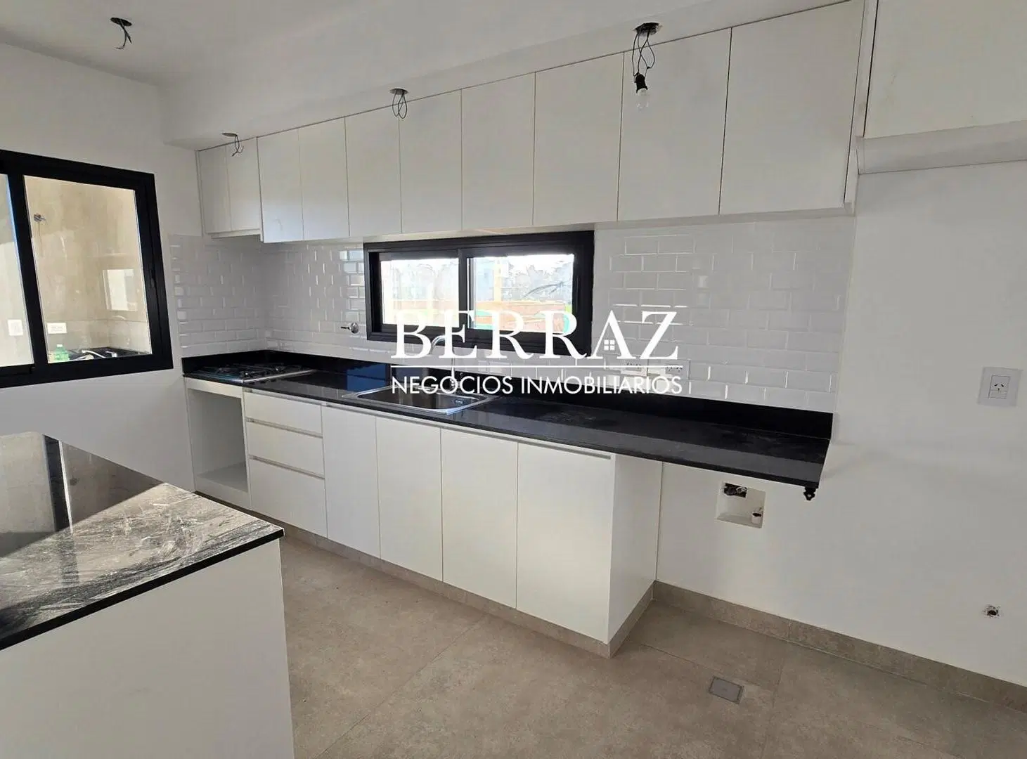 Casa Venta 4 Dormitorios Lote de 557 Barrio Santa Elisa, Pilar del Este 3