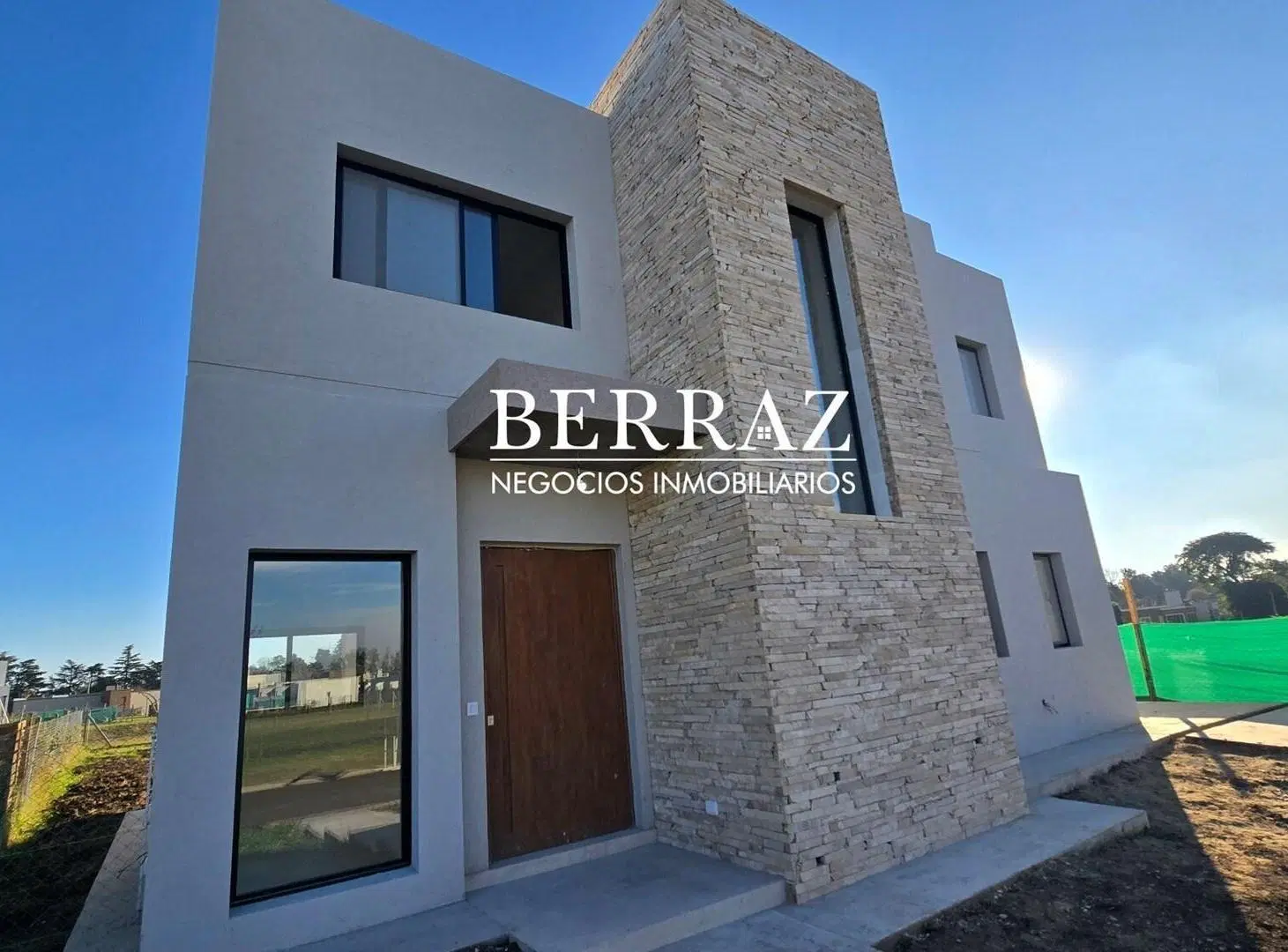 Casa Venta 4 Dormitorios Lote de 557 Barrio Santa Elisa, Pilar del Este 2
