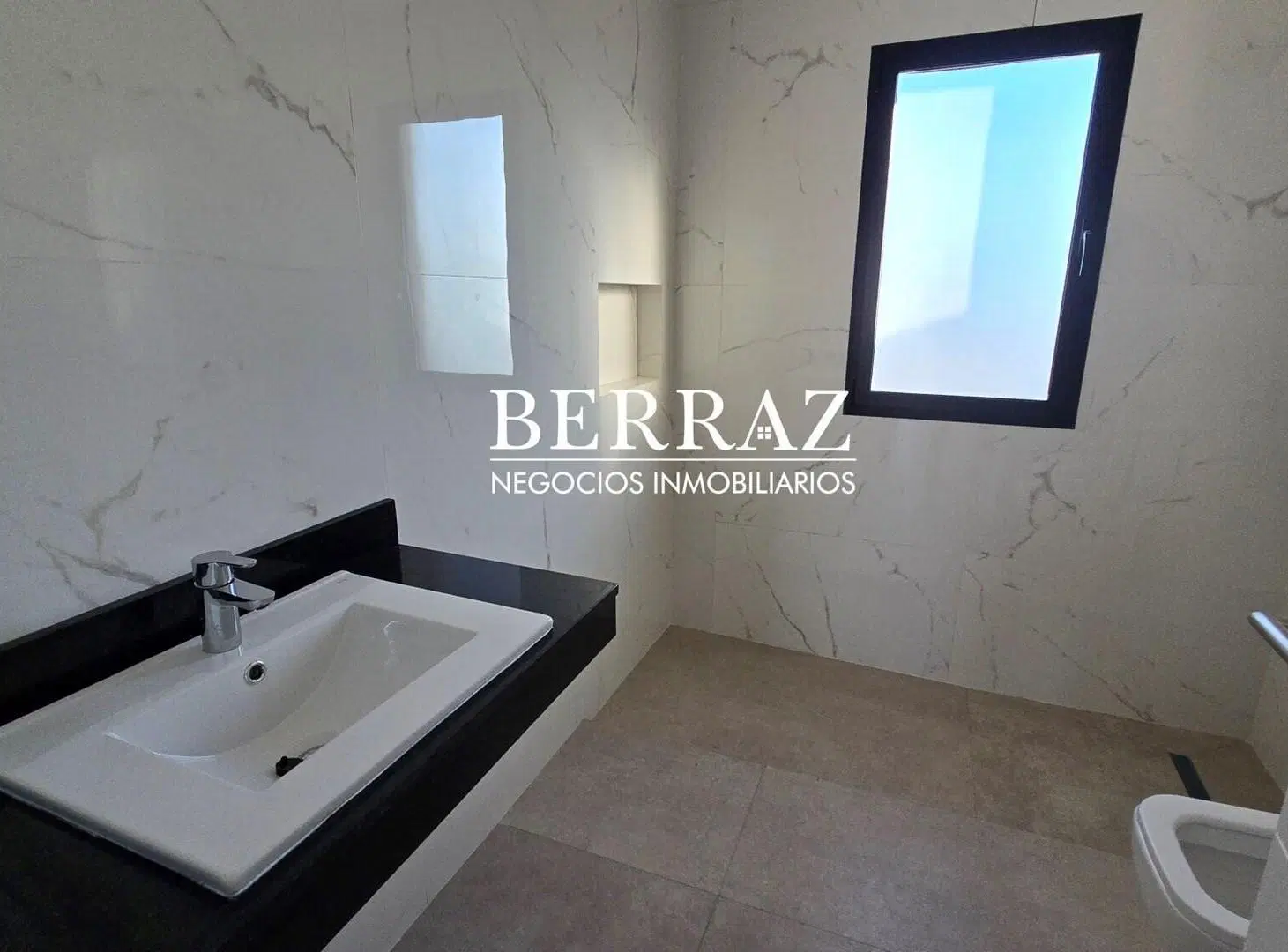 Casa Venta 4 Dormitorios Lote de 557 Barrio Santa Elisa, Pilar del Este 4