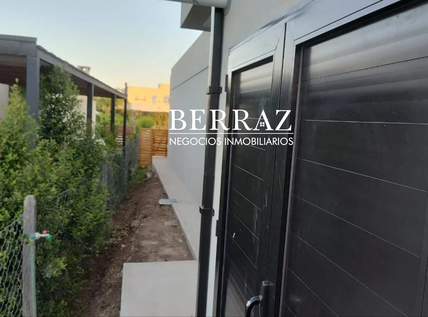 Casa Venta 2 Dormitorios Barrio Santa Elena Lote de 518 m2 Pilar del Este 3