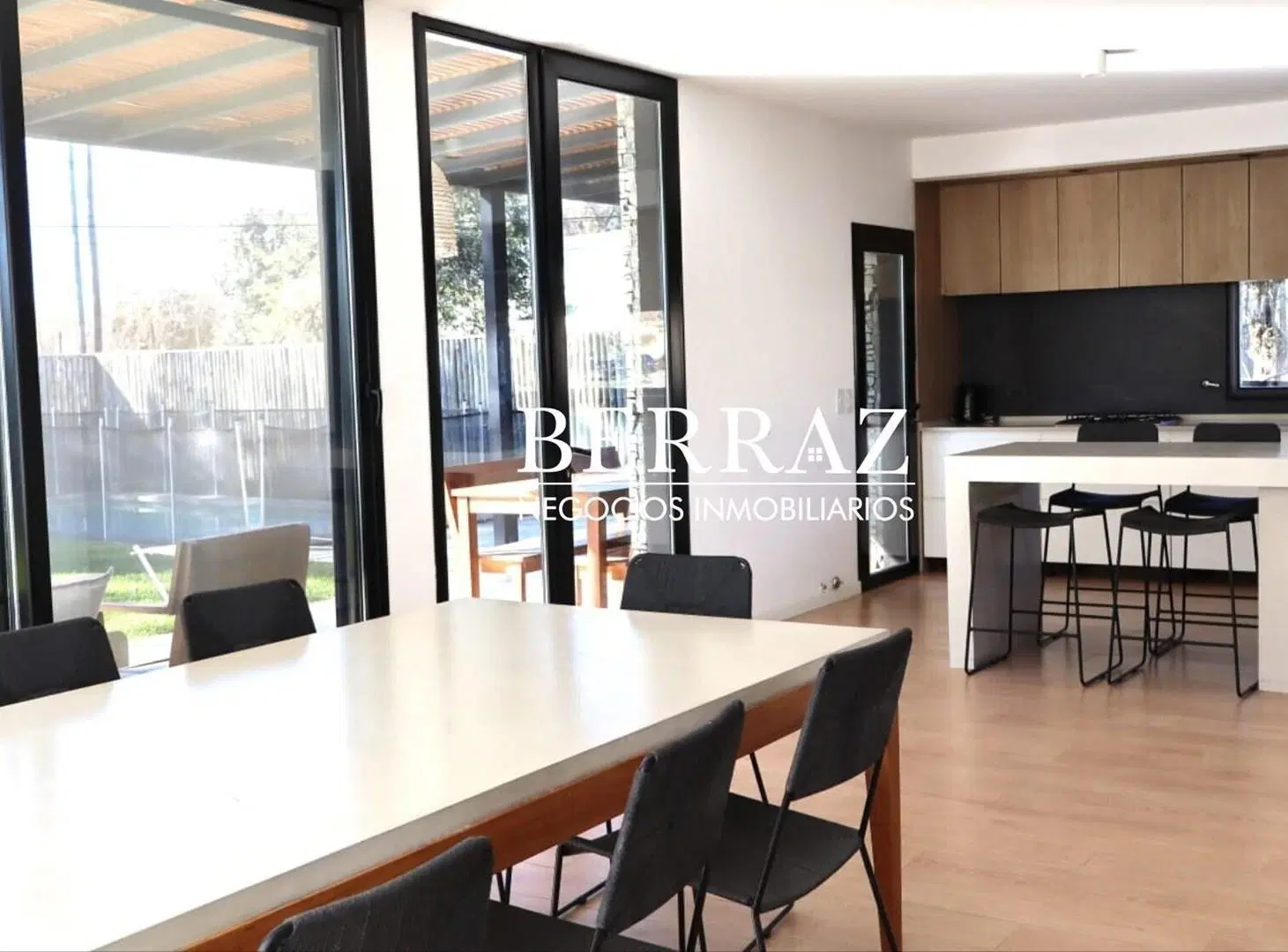 Casa Venta 3 Dormitorios Barrio Santa Emilia Lote de 516.47 m2 Pilar del Este 3
