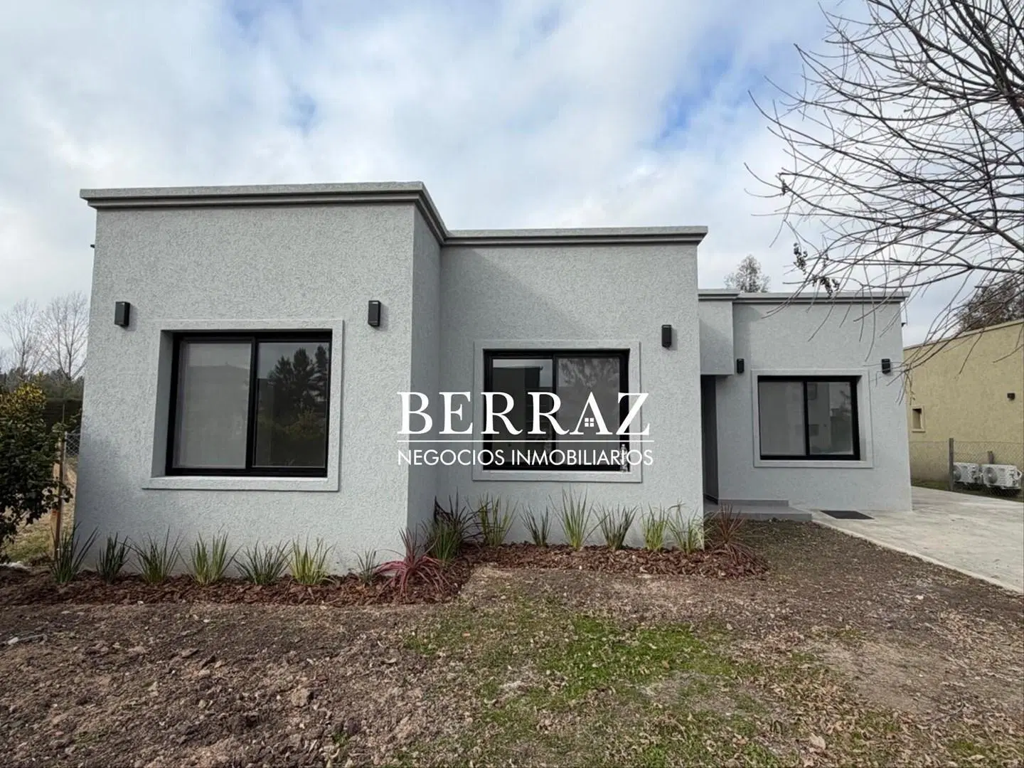 Casa Venta 4 Dormitorios 561 m2 Barrio Santa Elena, Pilar del Este 2