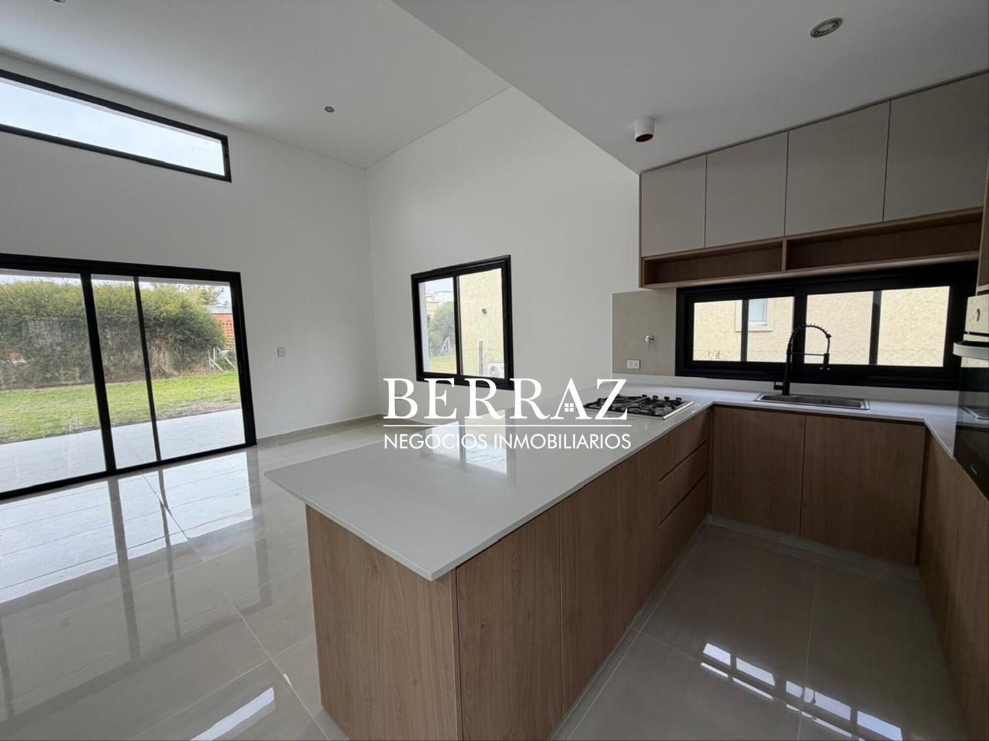 Foto de Casa Venta 4 Dormitorios 561 m2 Barrio Santa Elena, Pilar del Este, imagen 1