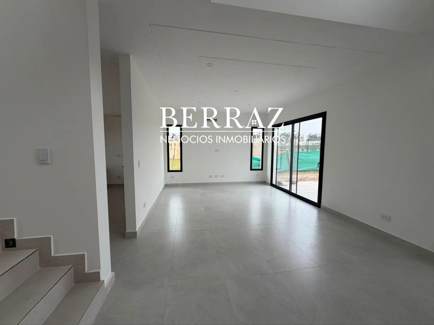 Casa Venta 4 Dormitorios Barrio Santa Elisa Lote de 563 m2 Pilar del Este 4