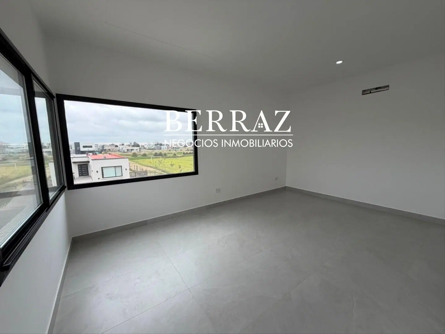 Casa Venta 4 Dormitorios Barrio Santa Elisa Lote de 563 m2 Pilar del Este 8