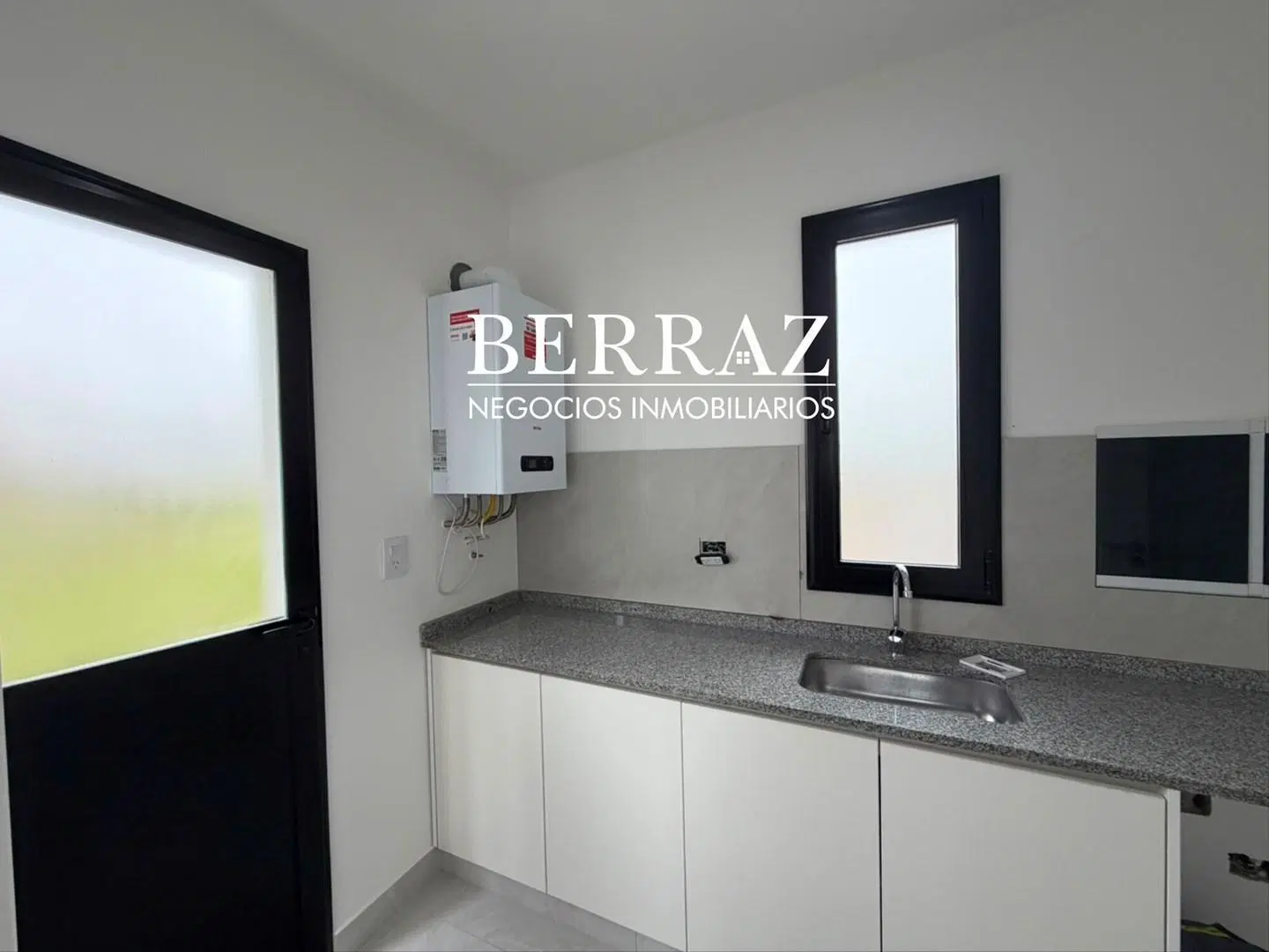 Casa Venta 4 Dormitorios Barrio Santa Elisa Lote de 563 m2 Pilar del Este 5