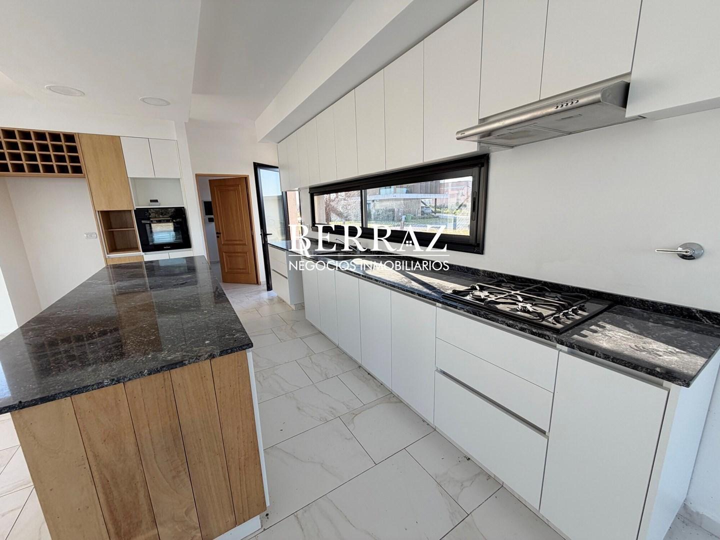 Foto de Casa Alquiler Anual 4 Dormitorios Barrio El Naudir Lote de 850 m2, imagen 4