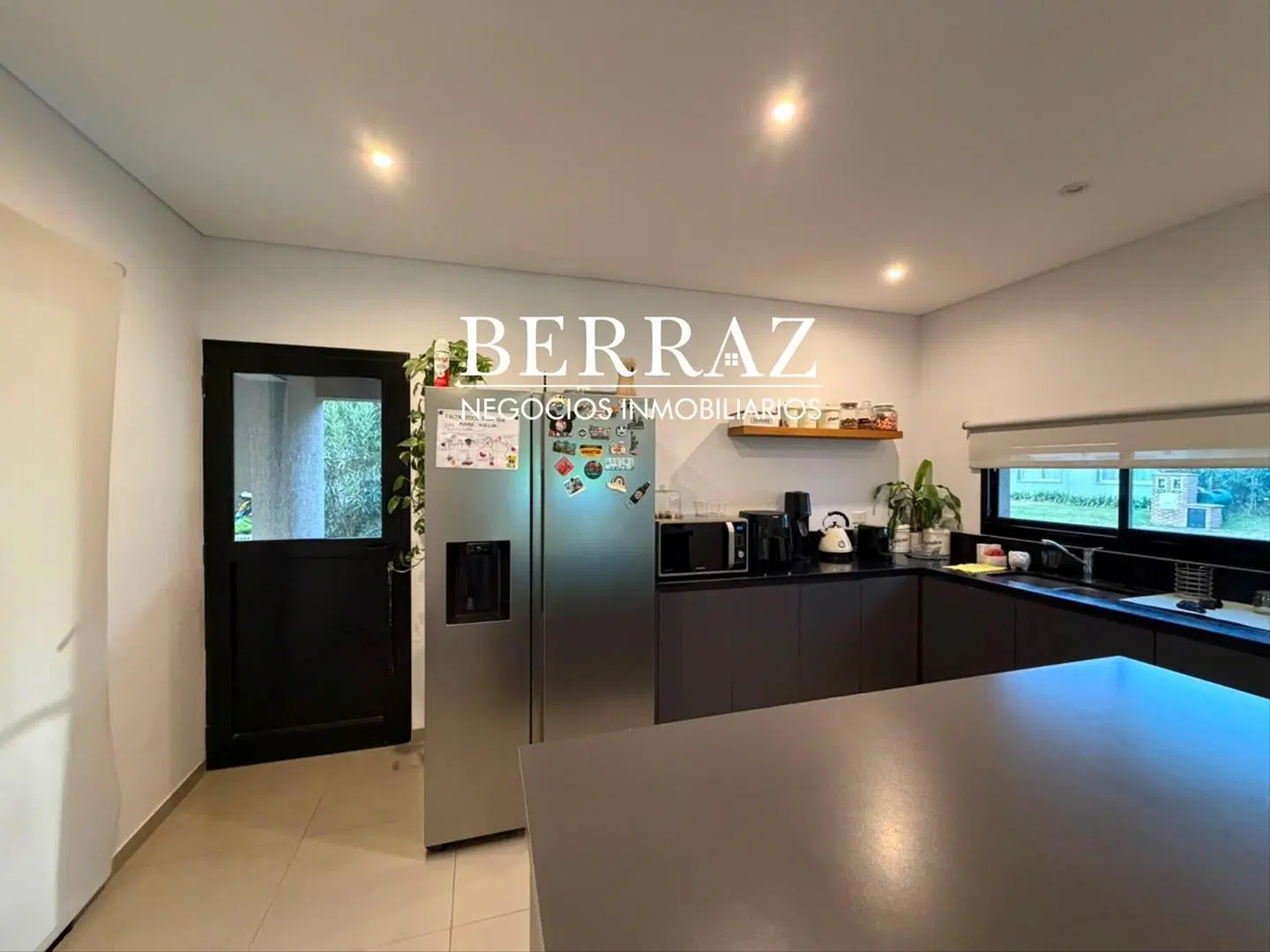 Casa en Alquiler 3 Dormitorios Barrio San Ramiro Lote de 563 m2 Pilar del Este 3