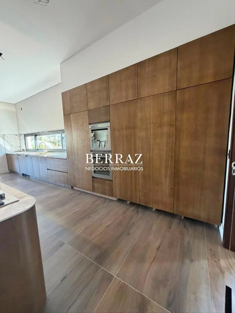Casa Venta 4 Dormitorios Barrio El Yacht Lote de 895 m2 Nordelta, Tigre, Zona Norte 2