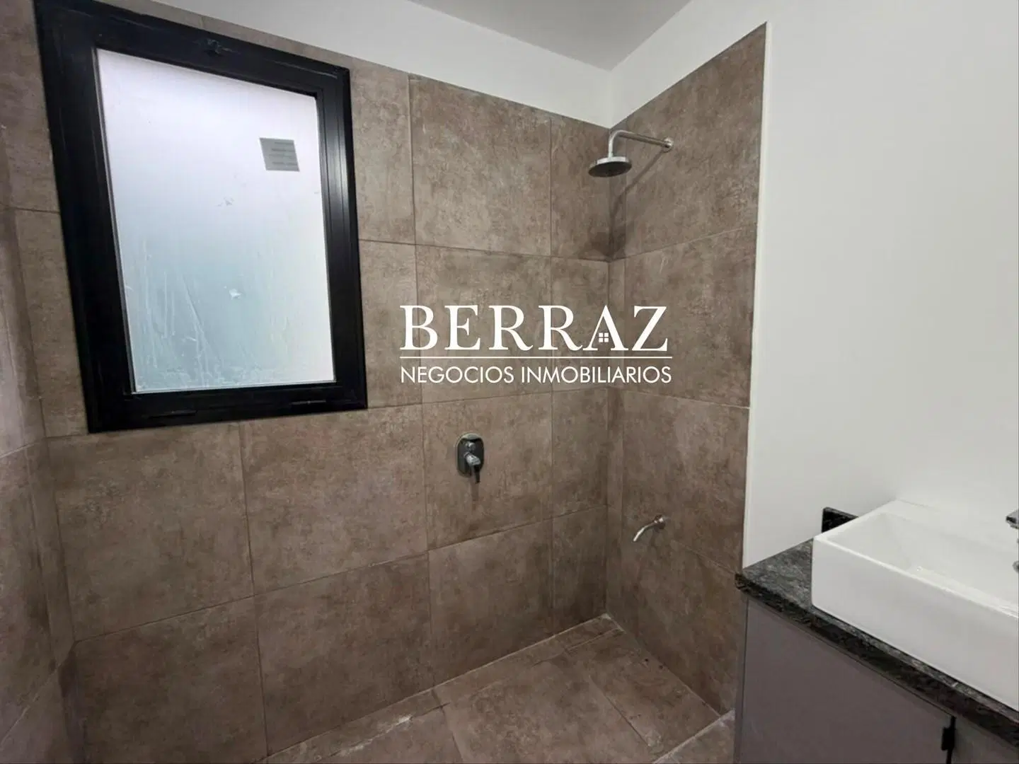 Casa Venta 3 Dormitorios Barrio San Alfonso Lote de 400 m2 Pilar del Este, Zona Norte 3