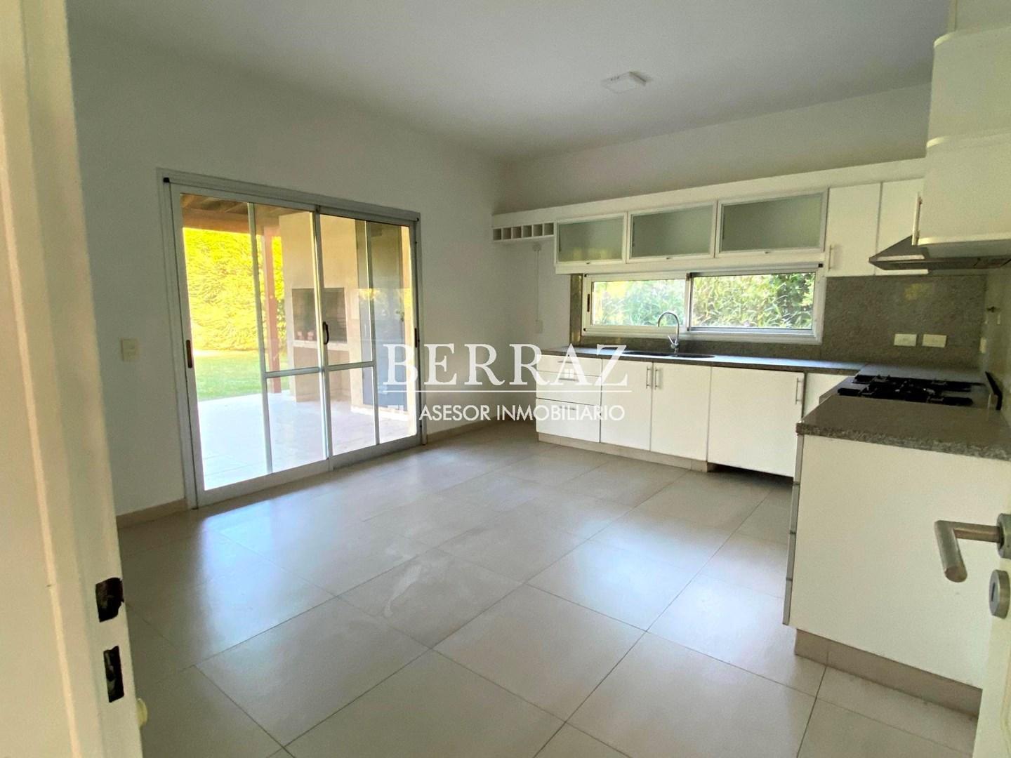 Foto de Casa venta 5 ambientes en Santa Catalina Villanueva lote de 1003 m2, imagen 4