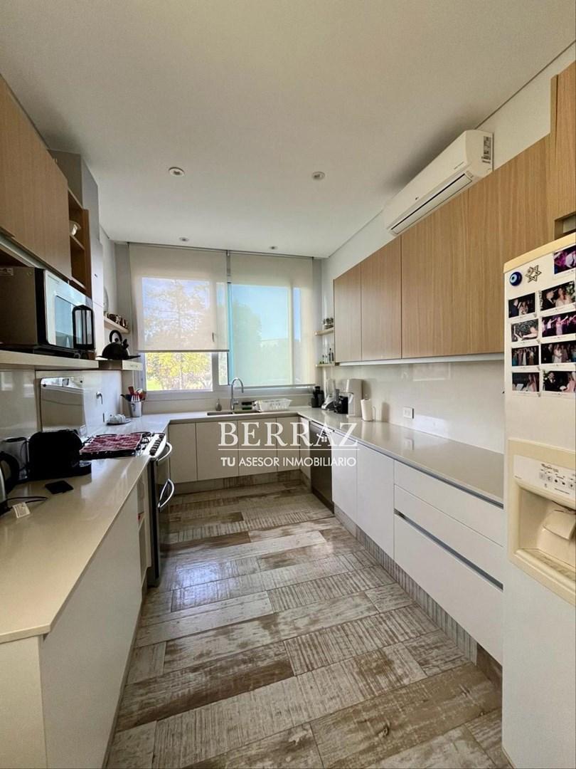 Foto de Casa venta 8 ambientes de estilo racionalista moderna en Ayres Plaza, imagen 2