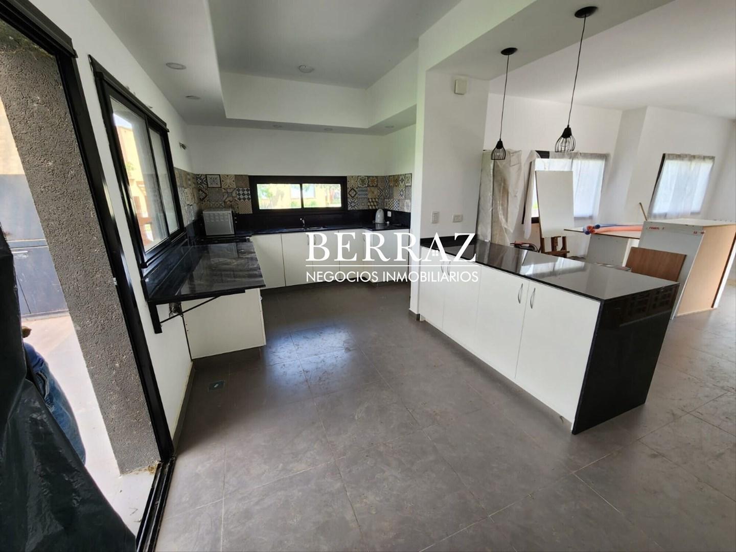 Foto de Casa Venta 3 Dormitorios Barrio Santa Emilia Lote de 519 m2 Pilar del, imagen 2