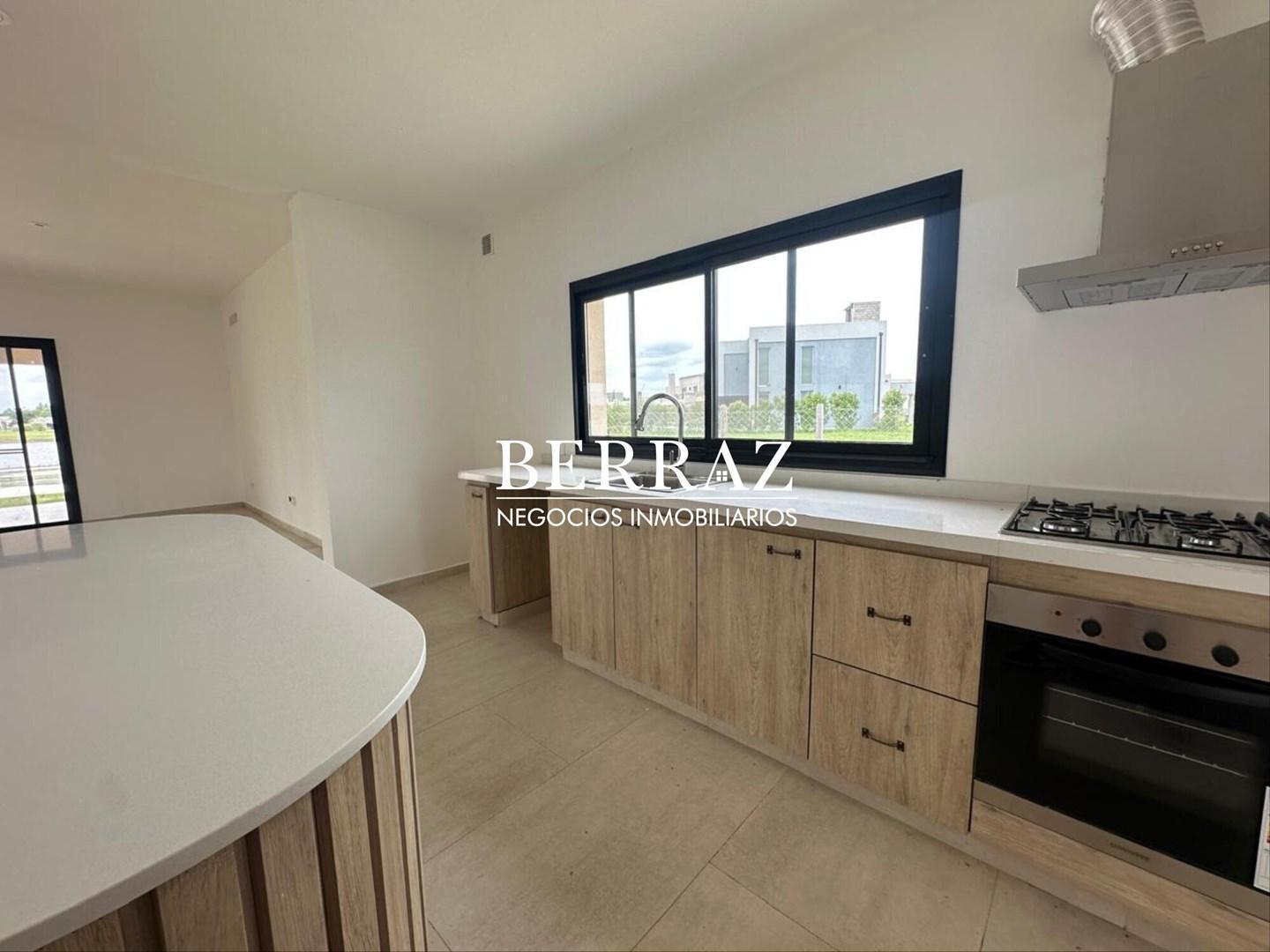 Foto de Casa Venta 5 Dormitorios Barrio San Sebastian Lote de 900 m2 Escoabar, imagen 4