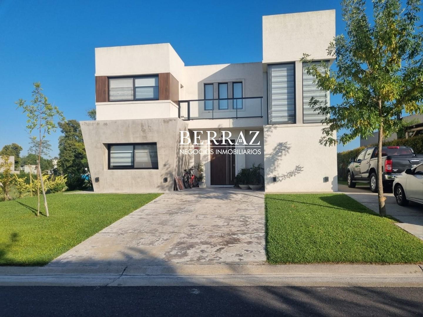 Foto de Casa Venta 4 Dormitorios Lote de 550 m2 Barrio Santa Lucia , Pilar del, imagen 4