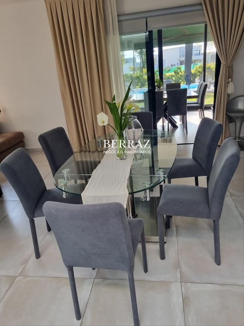 Foto de Casa Venta 4 Dormitorios Lote de 550 m2 Barrio Santa Lucia , Pilar del, imagen 2