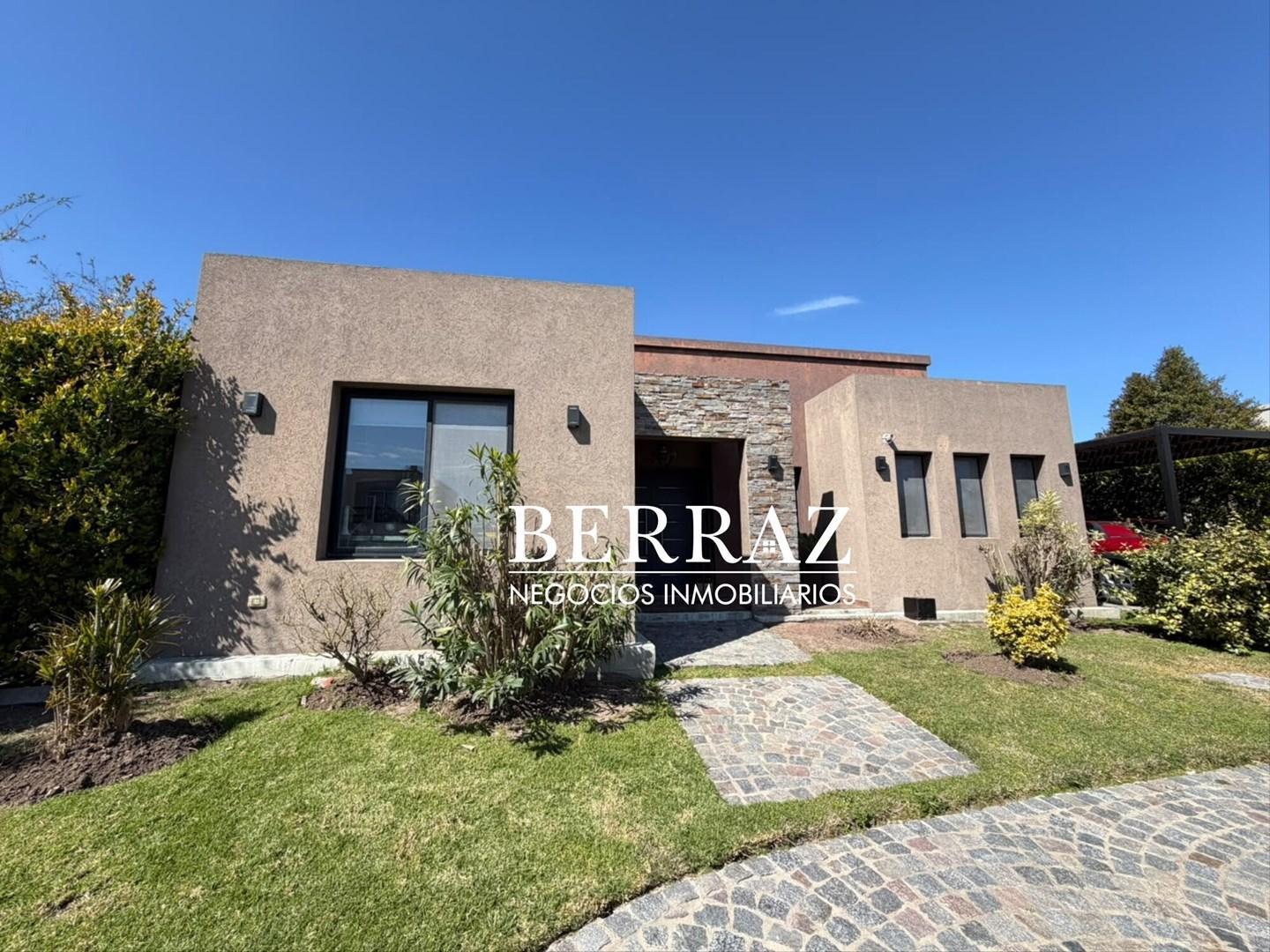 Foto de Casa Venta 3 Dormitorios Barrio Santa Guadalupe Lote de 636 m2 Pilar, imagen 1