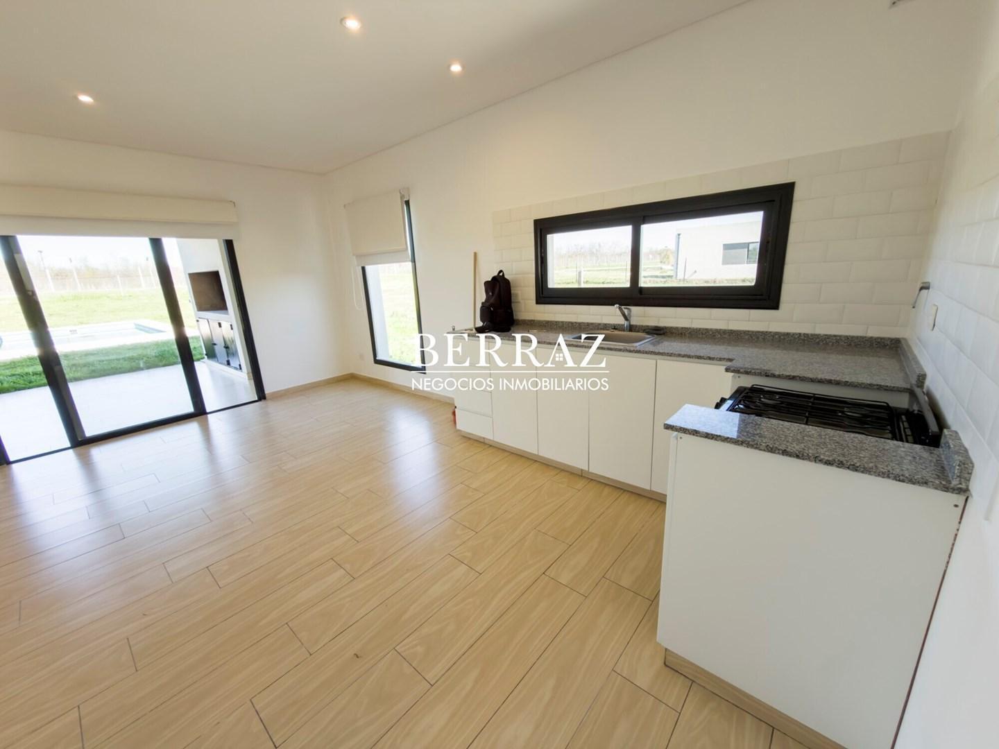 Foto de Casa Alquiler 3 Dormitorios Lote de 913 m2 Barrio San Sebastián, Escobar, imagen 2