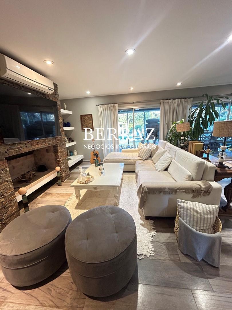 Foto de Casa Venta 5 Dormitorios Lote de 1000 m2 Barrio Los Mirasoles, Pilar, imagen 2