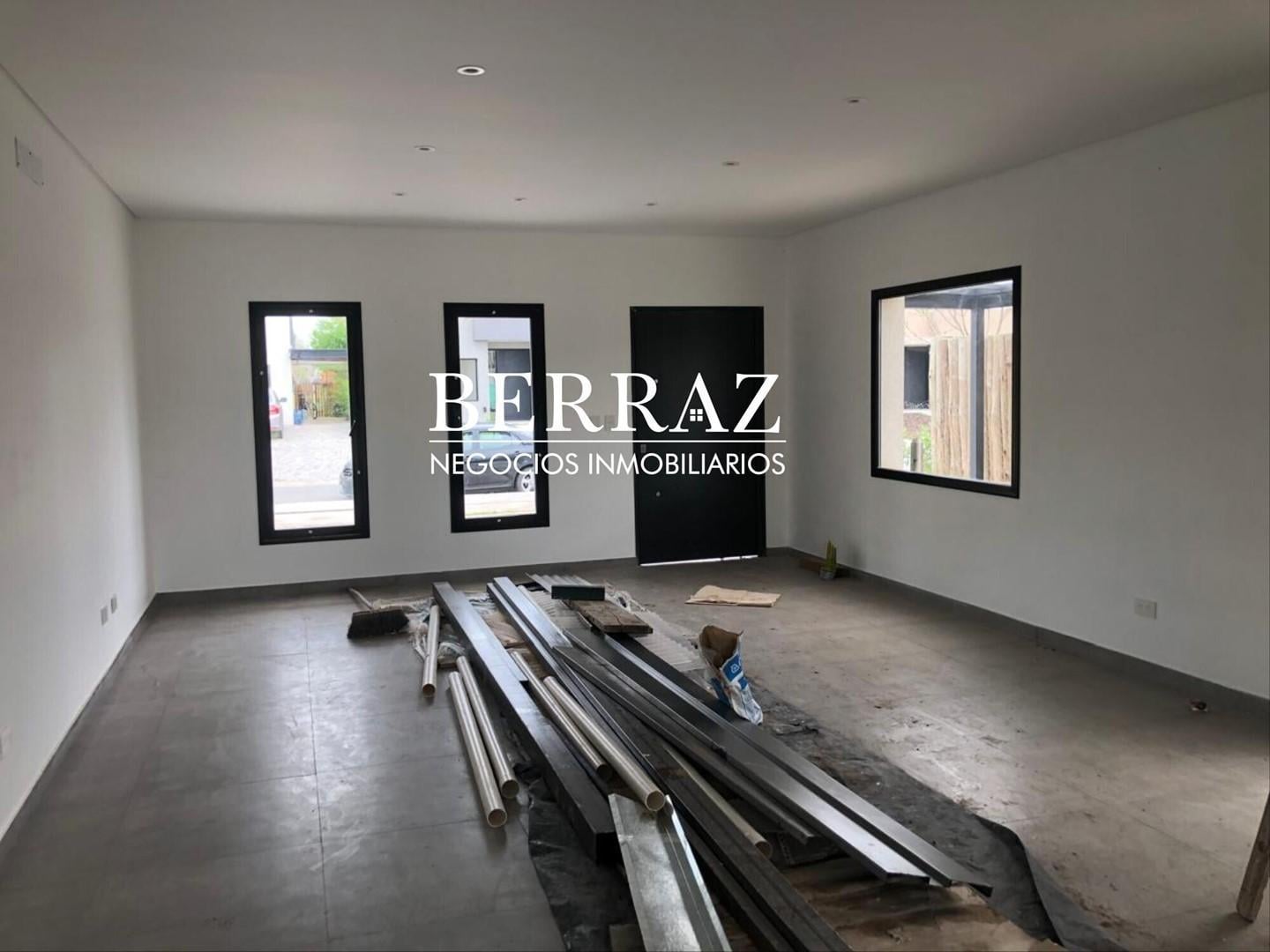 Foto de Casa Venta 3 Dormitorios Lote de 478 m2 Barrio Santo Tomás, Pilar, Zona, imagen 2