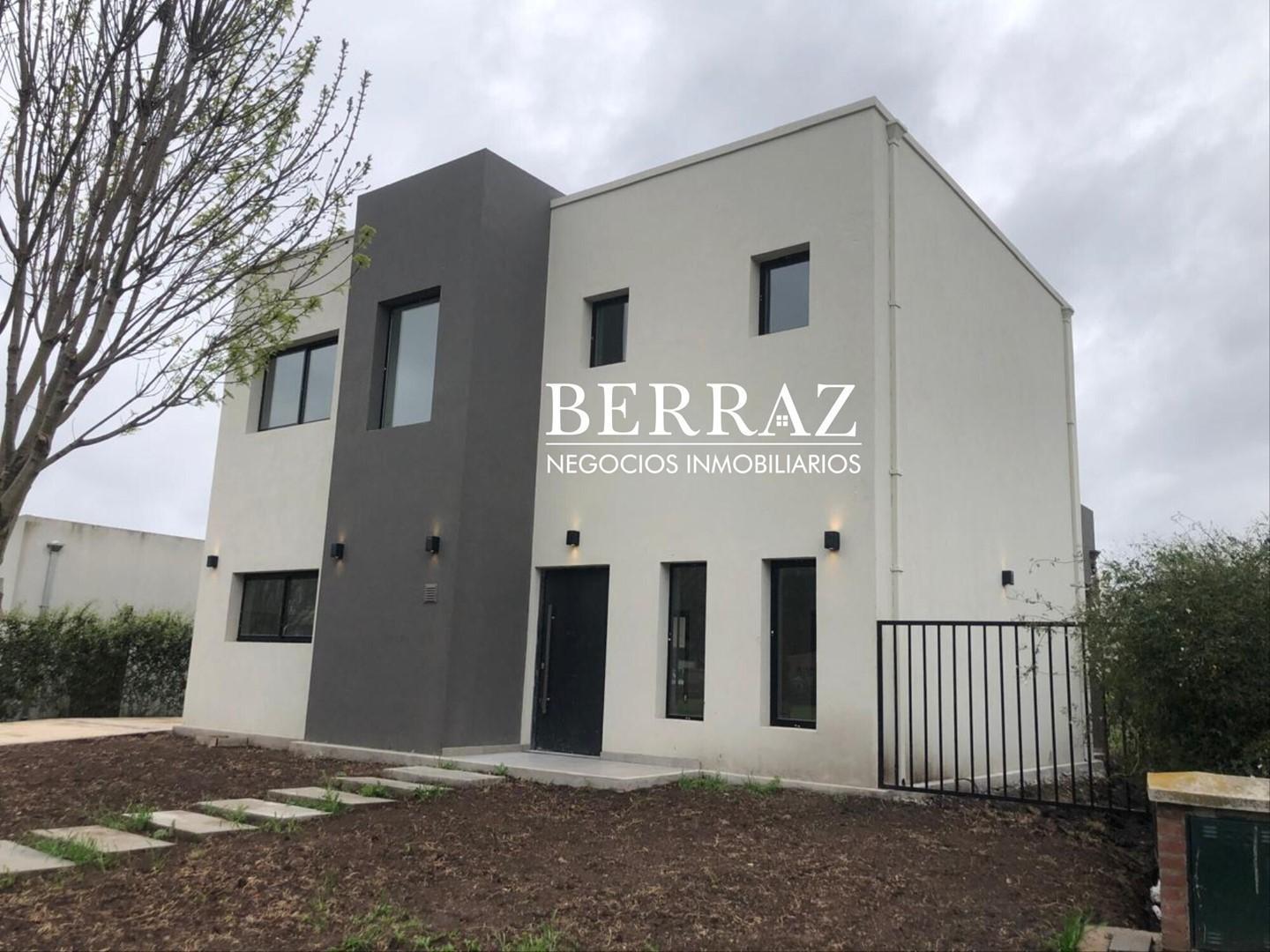 Foto de Casa Venta 3 Dormitorios Lote de 479 m2 Barrio Santo Tomás, Pilar, Zona, imagen 1