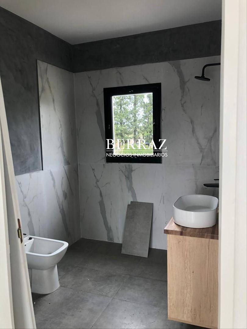 Foto de Casa Venta 3 Dormitorios Lote de 479 m2 Barrio Santo Tomás, Pilar, Zona, imagen 2