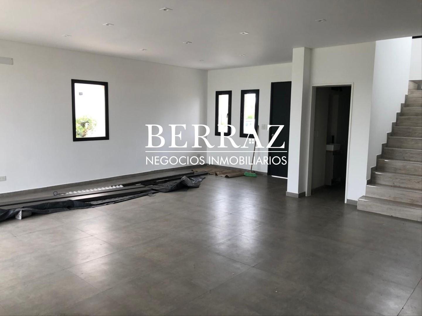 Foto de Casa Venta 4 Dormitorios Lote de 480 m2 Barrio Santo Tomás, Pilar, Zona, imagen 2