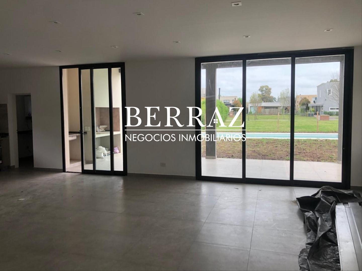 Foto de Casa Venta 4 Dormitorios Lote de 480 m2 Barrio Santo Tomás, Pilar, Zona, imagen 3