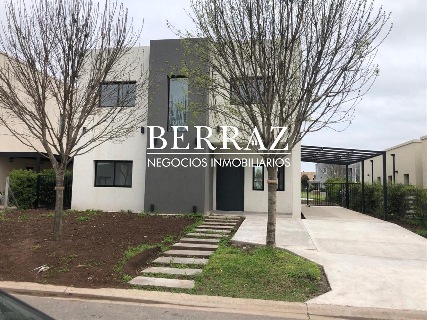Foto de Casa Venta 4 Dormitorios Lote de 480 m2 Barrio Santo Tomás, Pilar, Zona, imagen 1