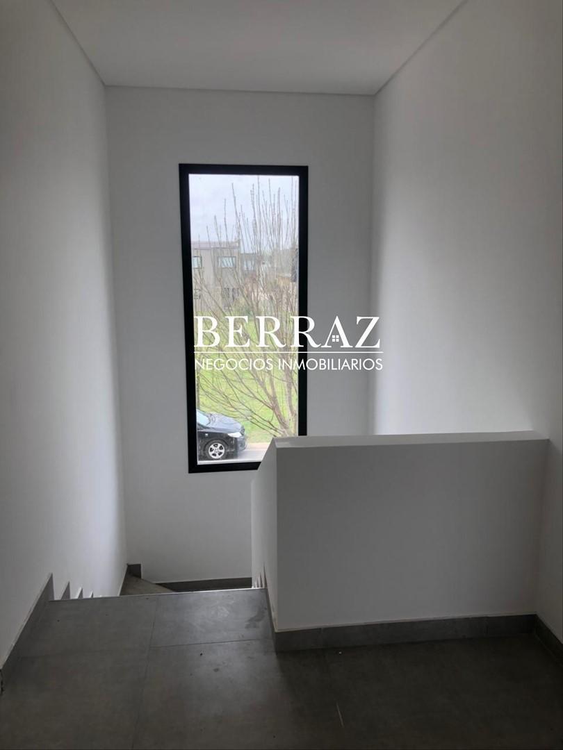 Foto de Casa Venta 4 Dormitorios Lote de 480 m2 Barrio Santo Tomás, Pilar, Zona, imagen 4
