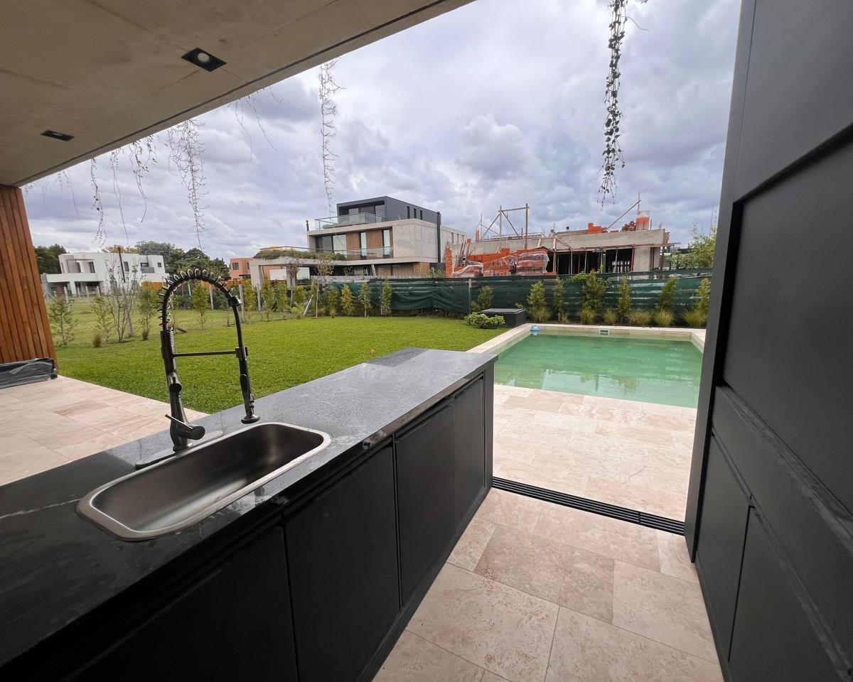 Excelente Casa con Detalles de Calidad y Buen Gusto! en El Barrio Cerrado El Candil en La Horqueta 2