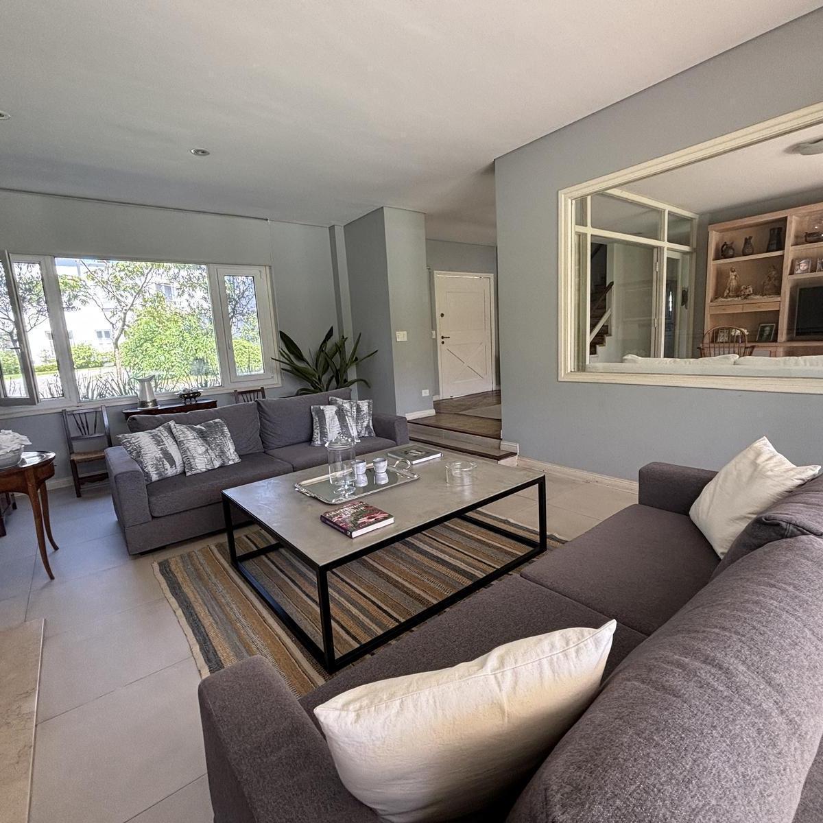 Excelente Casa Lote Interno en Exclusivo Barrio Cerrado Las Victorias! 1