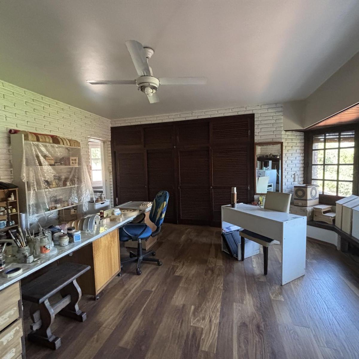 Muy Buena Casa en Venta de 5 Dorm. con Muy Lindo Jardìn Ubicado en Lomas Golf 4
