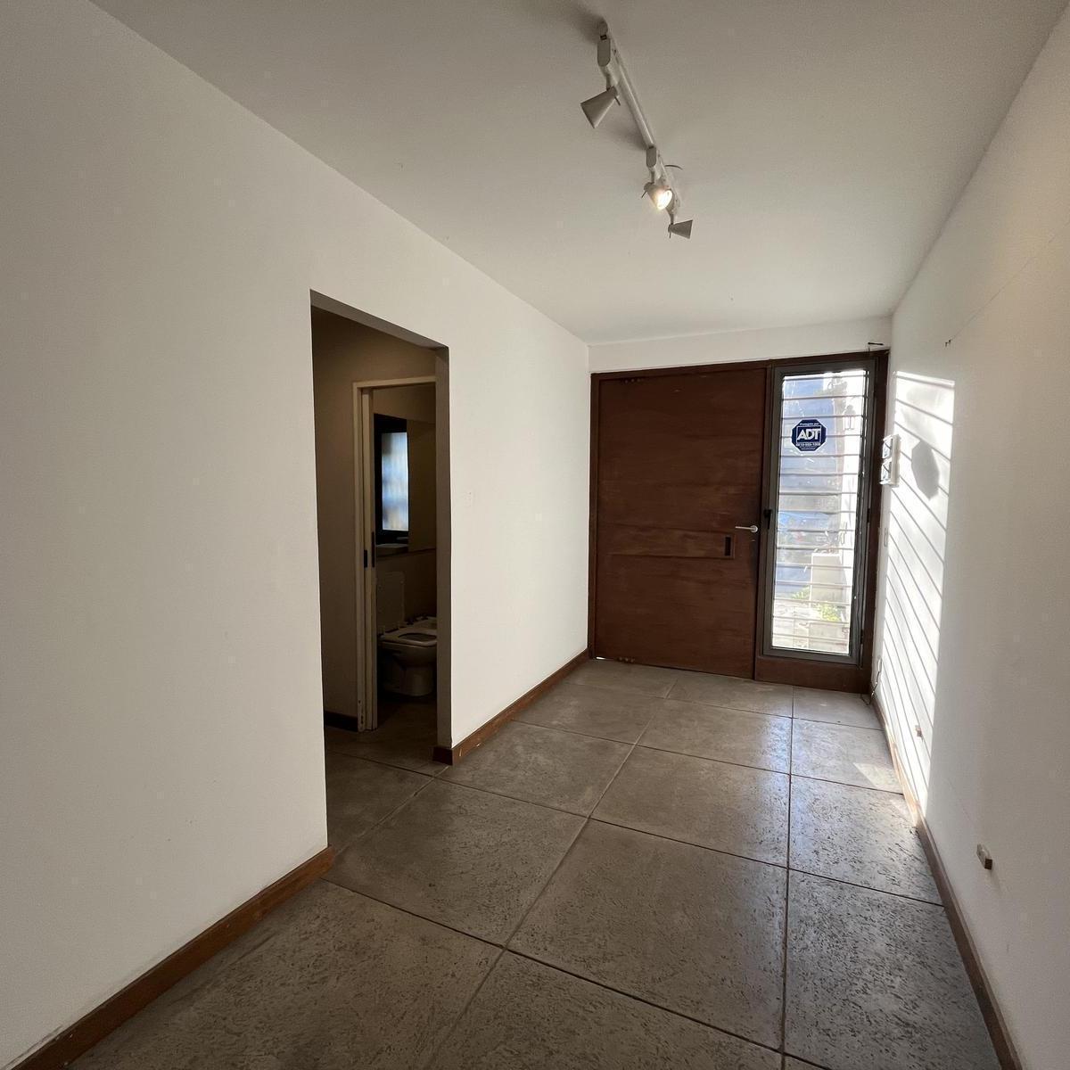 Muy Buen Duplex de Muchos Ambientes Cerca del Centro Comercial de Segundo Fernandez 1