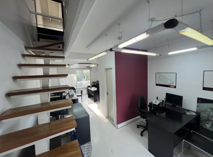 Foto de Oficina/Local en C. Comercial Santa Bárbara 68 m² – Luminosa, imagen 3
