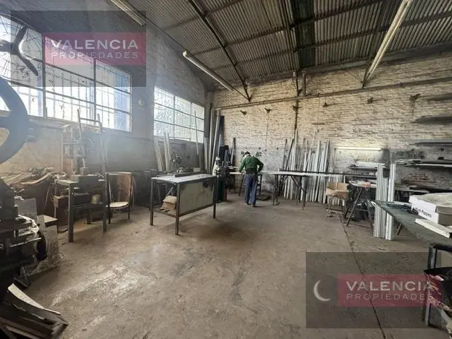 Muy buen galpon / déposito en venta y alquiler de 227 m2 en San Isidro 3