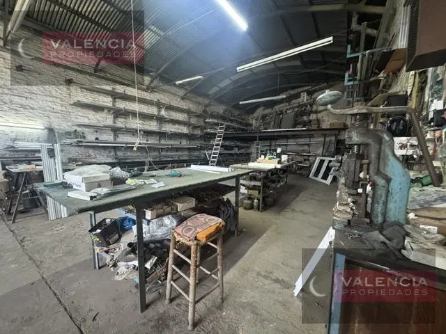 Muy buen galpon / déposito en venta y alquiler de 227 m2 en San Isidro 2